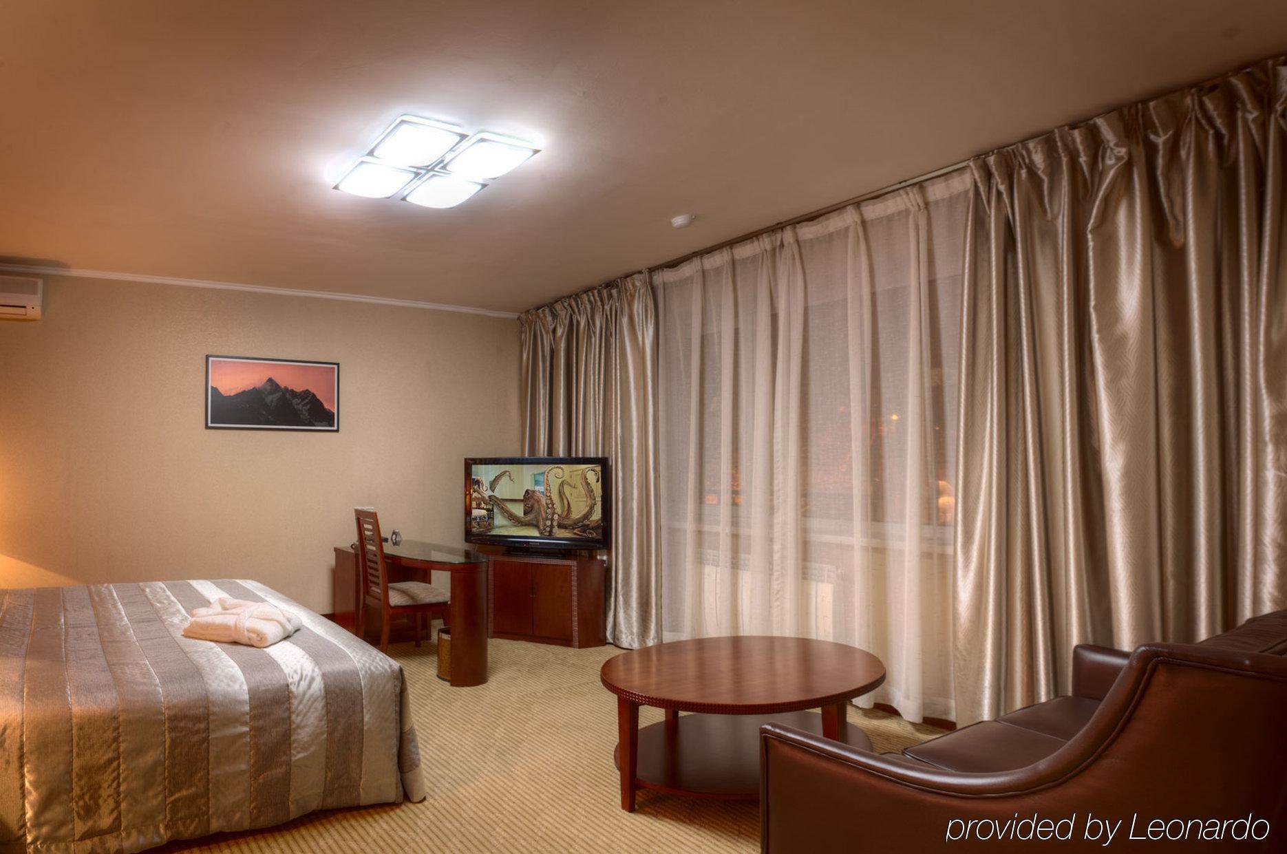 Voyage Hotel Almaty Pokoj fotografie